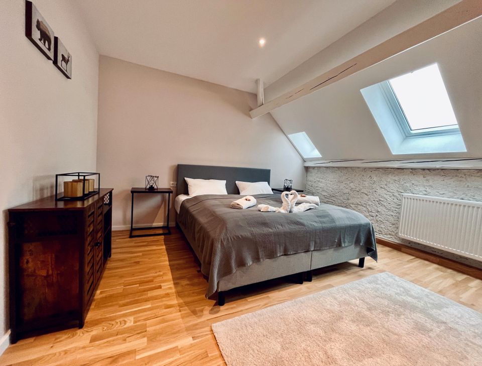 Stilvoll wohnen in der Innenstadt: Top-sanierte 5-Zimmer-Maisonette im 1. & 2. DG des Ludwig-Ensembles - mit Balkon & Aufzug - Erstbezug (ca. 122,86 m²) in Hof (Saale)