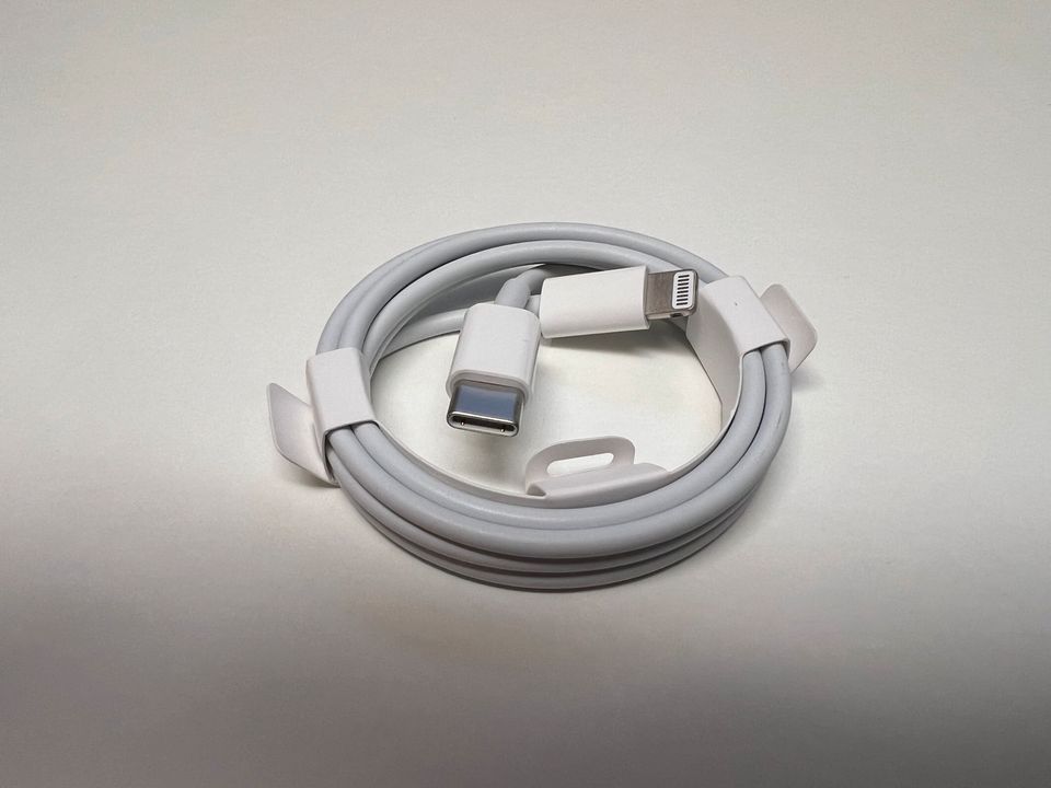 Apple Original Ladekabel USB C auf Lightning - Neu in Königswinter