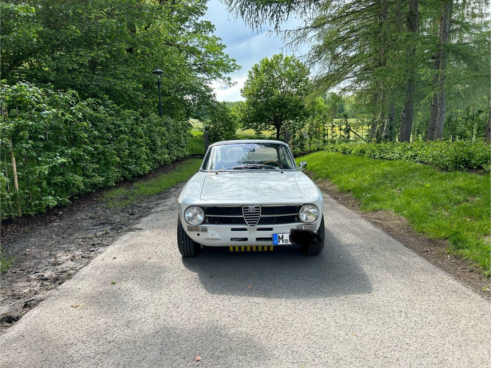 Abbildung des Autos Alfa Romeo GT 1300 Junio…