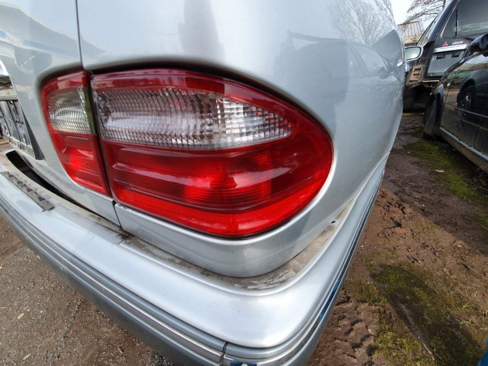 Mercedes W210 E 270 CDI Rücklicht Rückleuchte außen rechts in Bremervörde