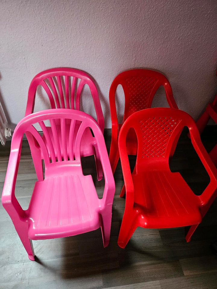 Kinderstühle rot rosa in Landstuhl