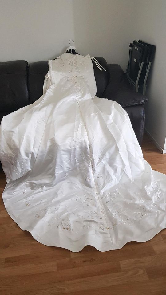 Neues süßes mit Perlen und gestickten Bella Brautkleid in Hamburg