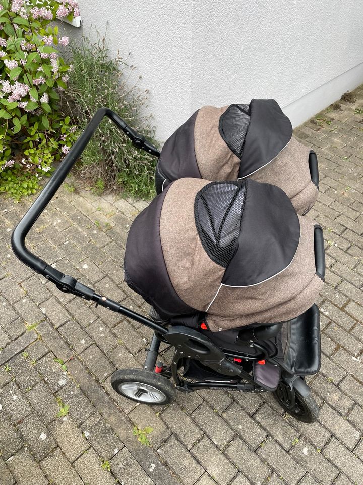 Doppelkinderwagen / Zwillingskinderwagen / Geschwisterkinderwagen in Mainz