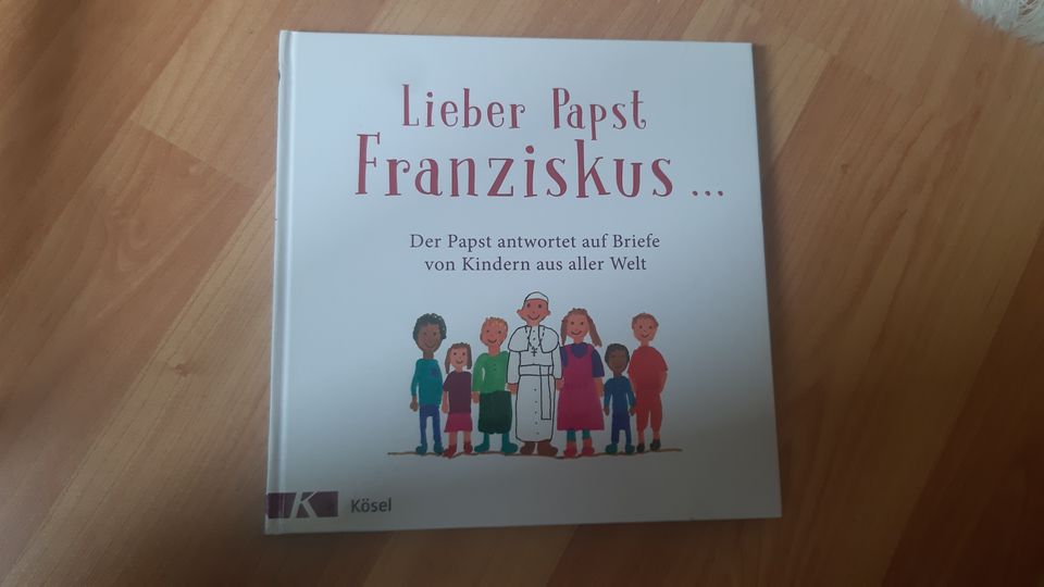 Buch „Lieber Papst Franziskus ...“ in Esslingen