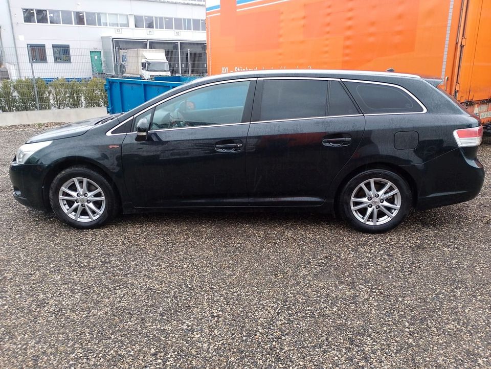 Toyota Avensis Kombi Edition Klimaautomatik,Temp. Euro5 in Nürnberg (Mittelfr)