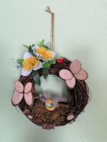 Frühlingskranz mit Vogelnest, Holzschmetterlingen und Blumen Sachsen - Schönheide Vorschau