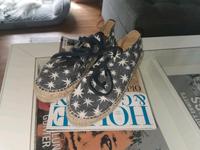 Tolle Espadrilles Sneakers von Stradivarius mit Sternen Hessen - Breuberg Vorschau