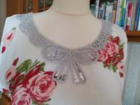 Zipfeliges weißes Leinenkleid mit Rosenmuster, Gr. 46, wie neu Niedersachsen - Königslutter am Elm Vorschau