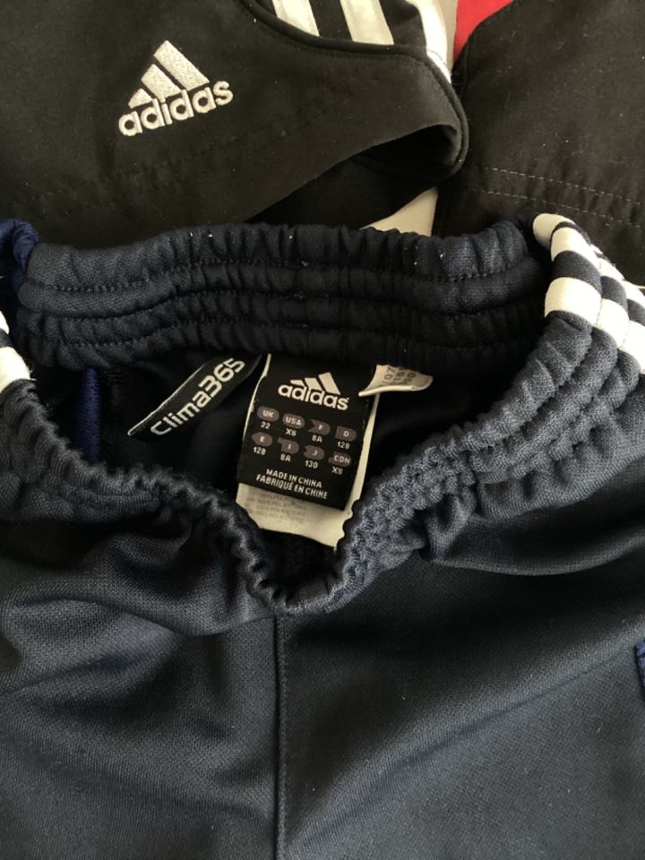Adidas Sportjacke +4 kurze Sporthosen + 1 Shirt in München
