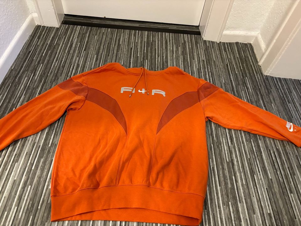 Nike Kaputzenpullover in Wolfsburg