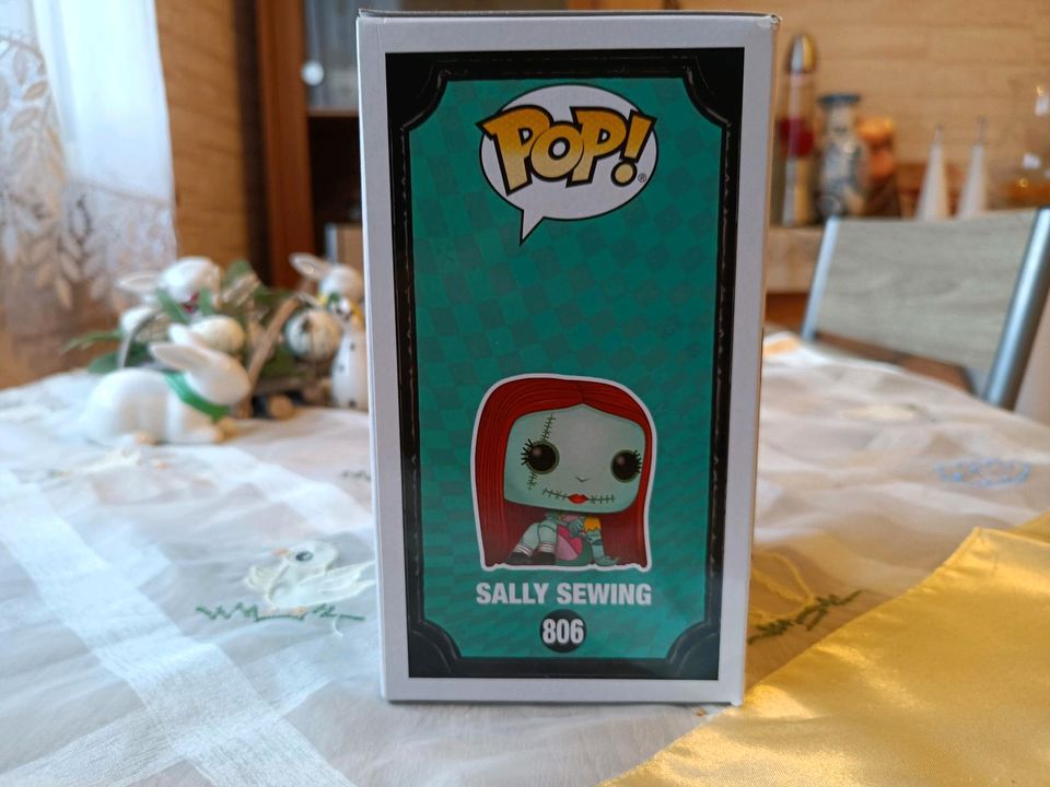 Sally Sewing Funko Pop Figur Nightmare before christmas merch in Neuwied