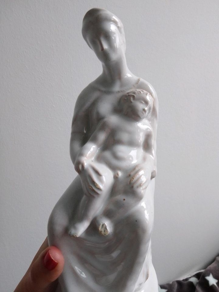 mama-figur mit baby-Keramik in München