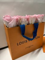 Echte haltbare Rosen in Louis Vuitton Tüte Jahrestag Geschenk Baden-Württemberg - Konstanz Vorschau