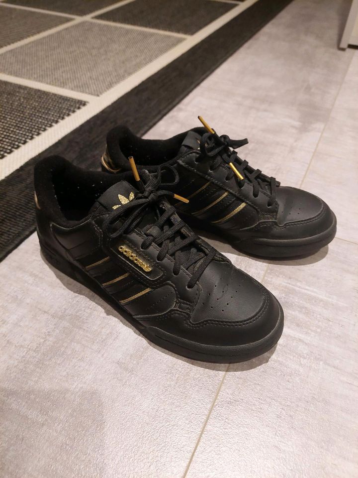 Adidas Sneaker in Farbe Gold/Schwarz in Menden
