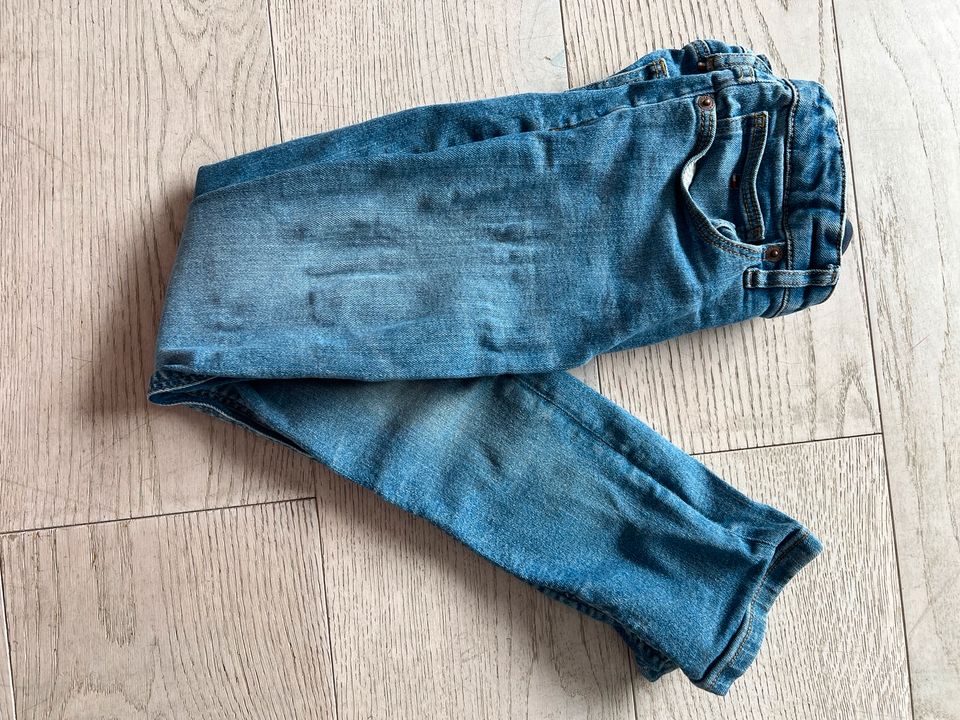 Tolle Tommy Hilfiger Jeans 152 in Bad Nauheim