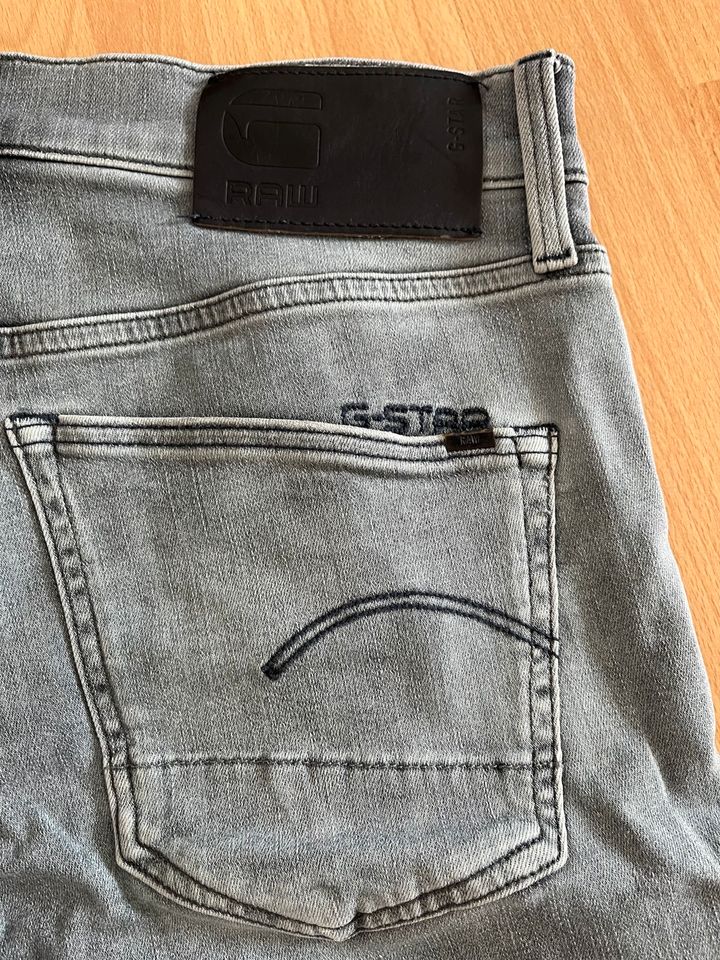 G-Star Herren 3301 kurze Jeans, Slm, W 29, hellgrau, neueertig in Hamburg