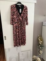 Nagelneues ungetragenes Kleid mit floralem Muster zu verkaufen Berlin - Rudow Vorschau