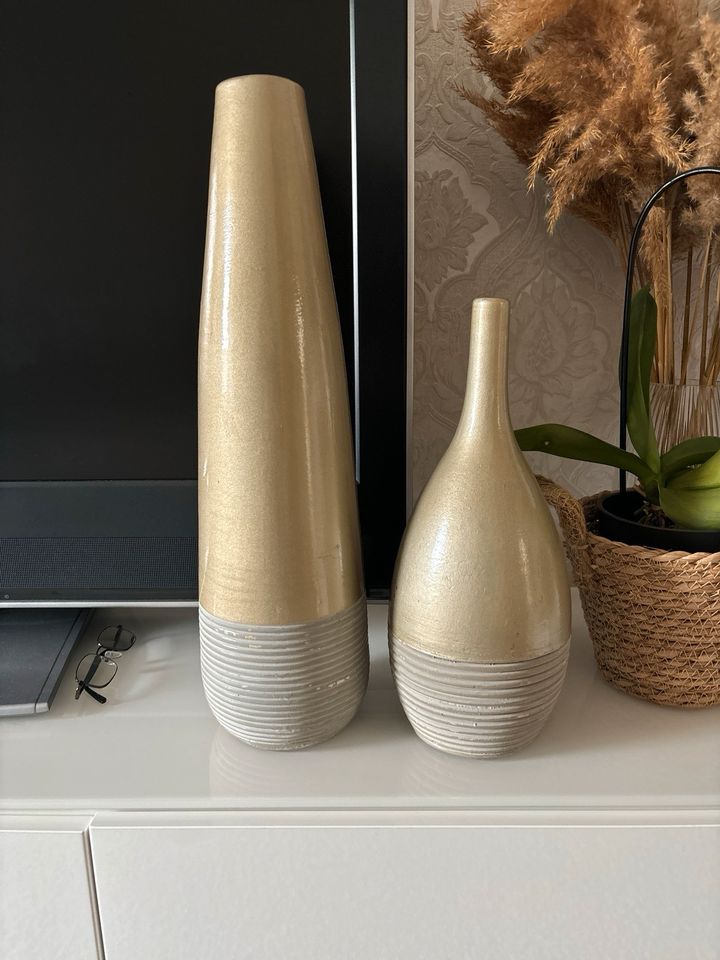 Vasen zusammen ein Preis Schnäppchen in Duisburg
