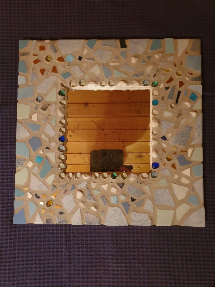 Dekorativer Spiegel mit Mosaikrahmen in Alsdorf