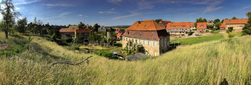 Wildberg - Denkmalgeschütztes, sanierungsbedürftiges Herrenhaus mit ca. 4.600 m² Grundstück in Klipphausen