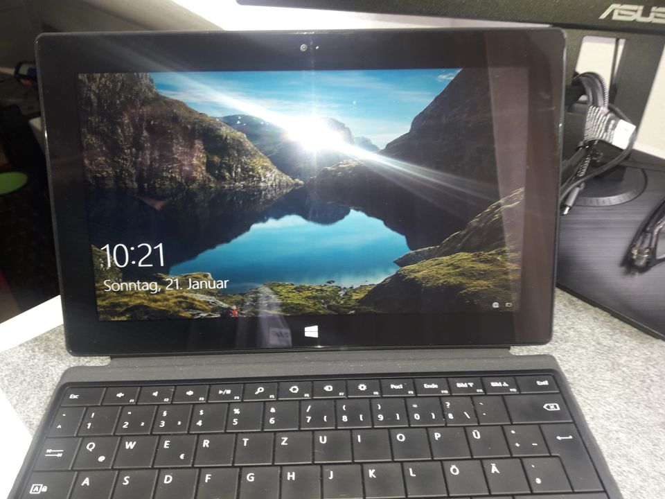 Surface Windows 8 Pro 128GB Top Zustand in Freiburg im Breisgau