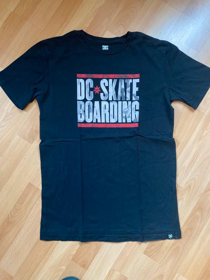 DC Skateboarding Shirt Gr. M Schwarz Vans Independent  Volcom in Illingen