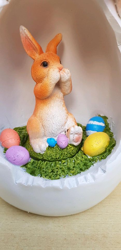 Osterdeko "Hase im Ei" in Alsdorf