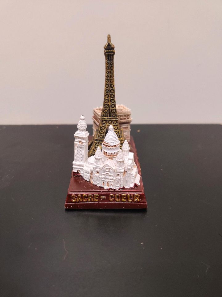 Souvenir aus Paris / Figur in Unna