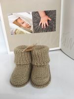 Babysocken Stiefel 10cm Beige gestrickt gehäkelt Handarbeit Neu Niedersachsen - Lohne (Oldenburg) Vorschau