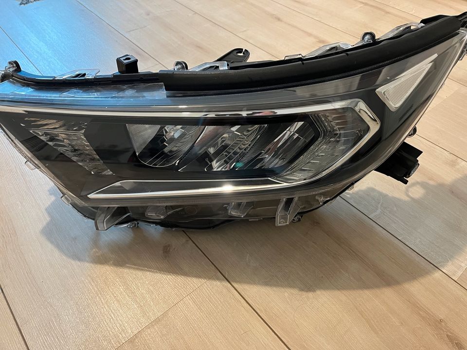 Toyota RAV 4  Full Led Scheinwerfer links original in München