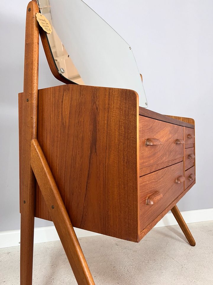 Dänischer Kosmetiktisch Schubladen Kommode mit Spiegel Schminkkommode Spiegelkommode Frisiertisch Dänisches Mid Century Design 60er Vintage Teak in Berlin