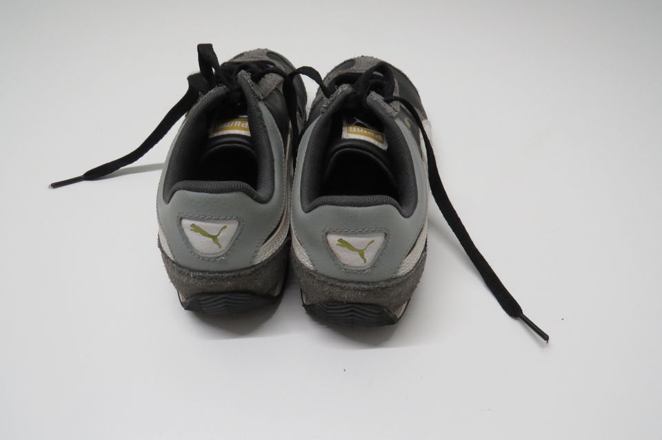 Puma Sneaker 36 schwarz grau 3,5 in Untermerzbach