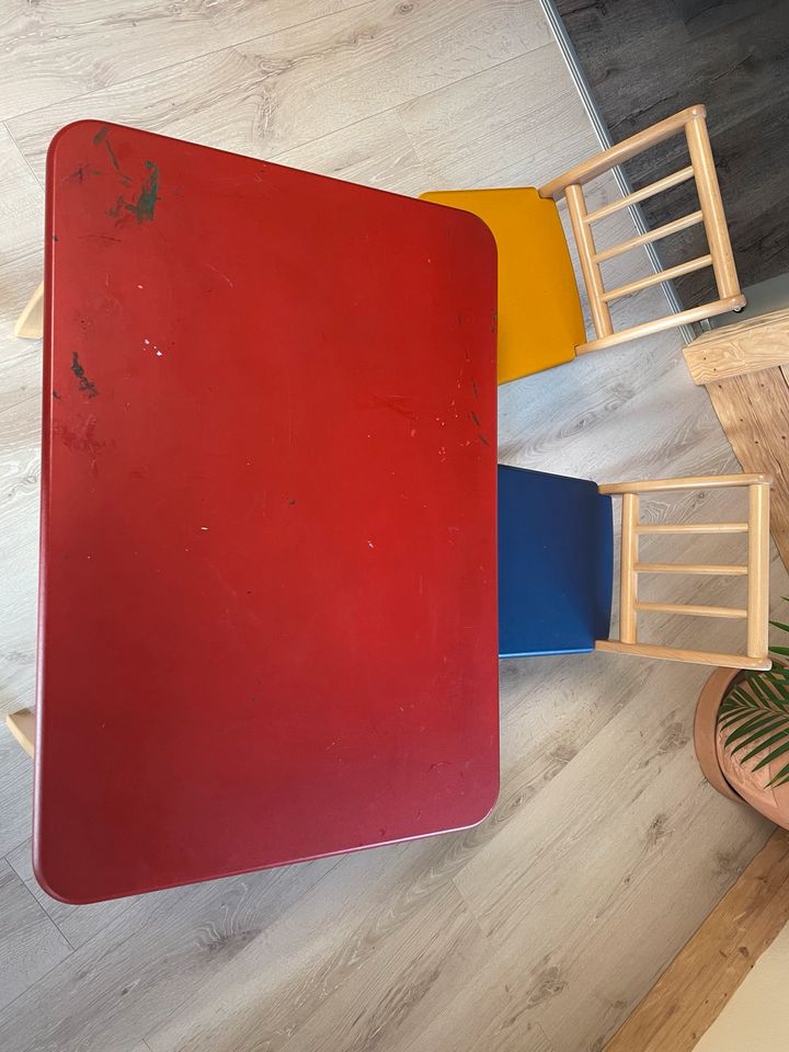 Kindertisch und zwei Stühle von Geuther in Remscheid