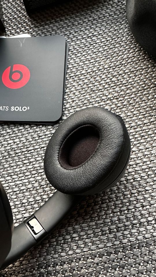 Beats Solo3 schwarz Kabellose Bluetooth Kopfhörer wie NEU in Bautzen