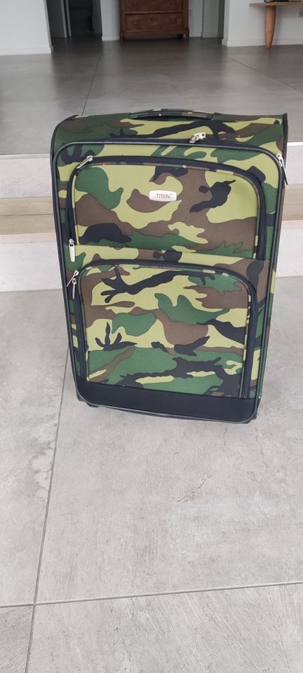 Neuwertiger Reisetrolley der Marke Titan, Camouflage Optik, 66L in Rödermark