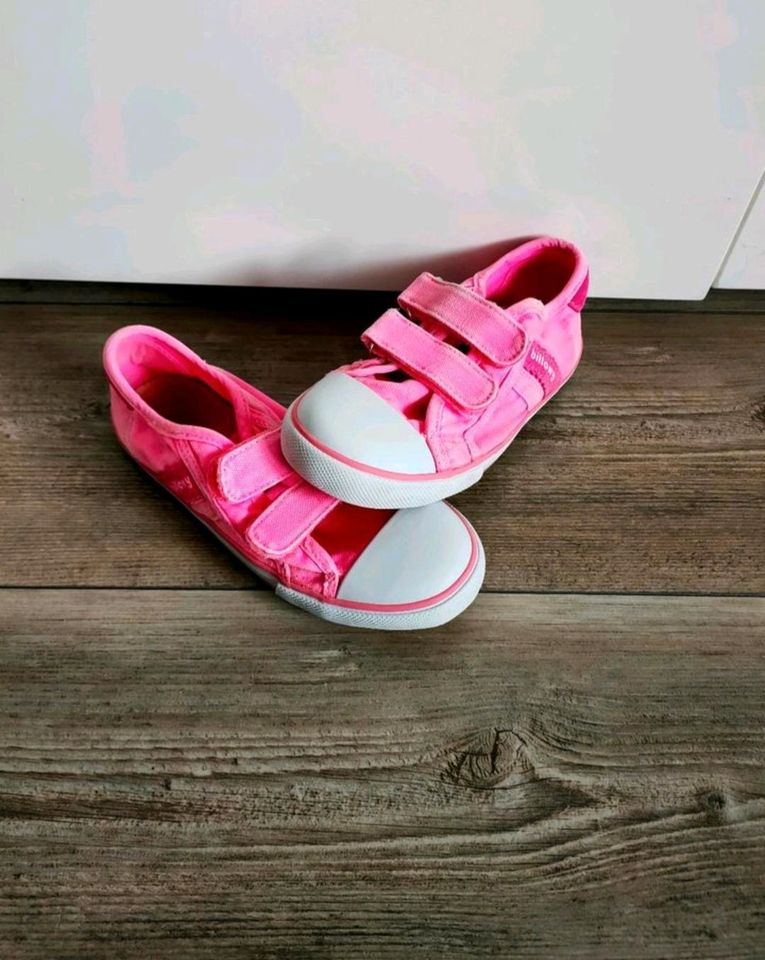 Neuwertige pinke Sneaker/ Turnschuhe/ Chucks 31 in Detmold