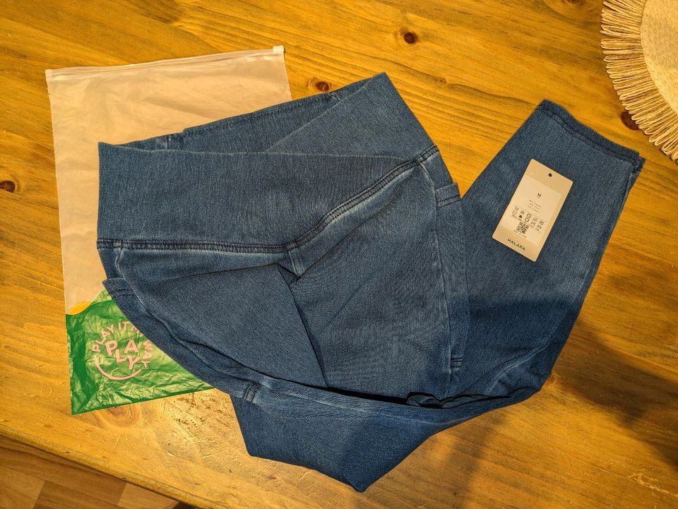 Halara Magic Jeans Crossover-Leggings Denim Blue 7/8 M 38/40 in Röderland