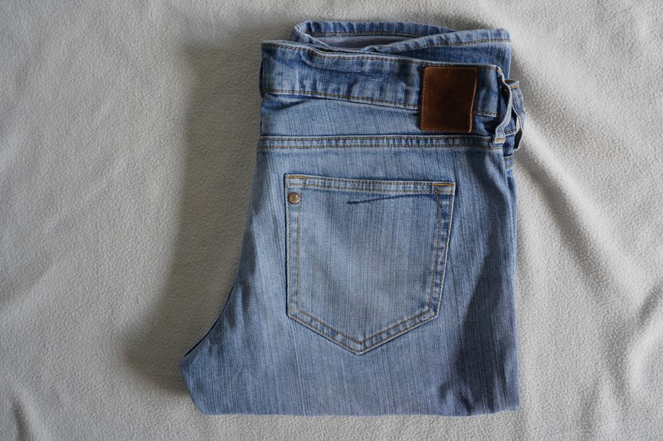 H&M Damen-Shorts knielang Gr. 31 denimblau in München