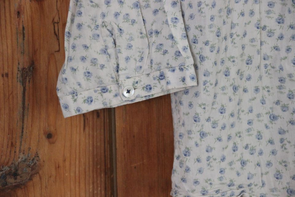 Bluse von nice things Paloma S. mit Blumenprint Größe 40 neuwerti in Striegistal