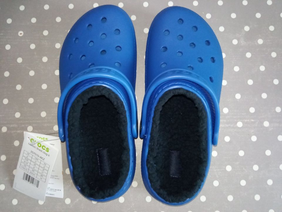 Crocs Kids Classic Lined Clog 34-35 blue-bolt gefüttert NEU in Berlin