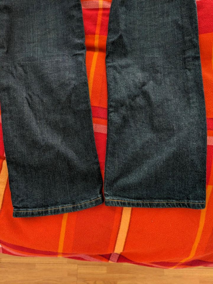 Levis Jeans dunkelblau W31 L34 in Centrum