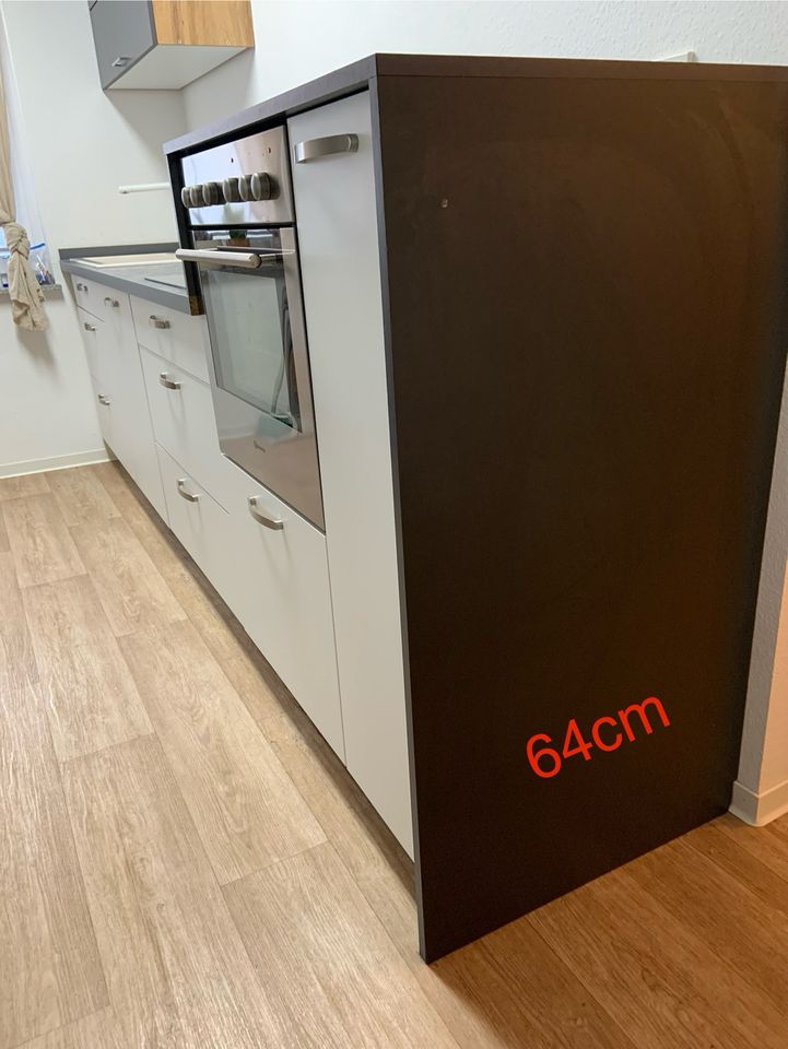 Küche mit E-Geräten (kein Kühlschrank)mgl. max Länge 4,7m in Fulda
