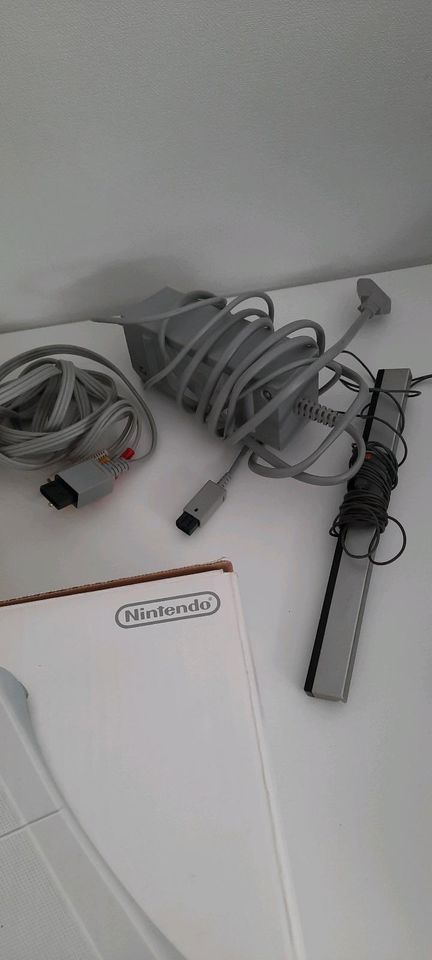 Nintendo Wii mit Wii fit Plus in Oberhausen