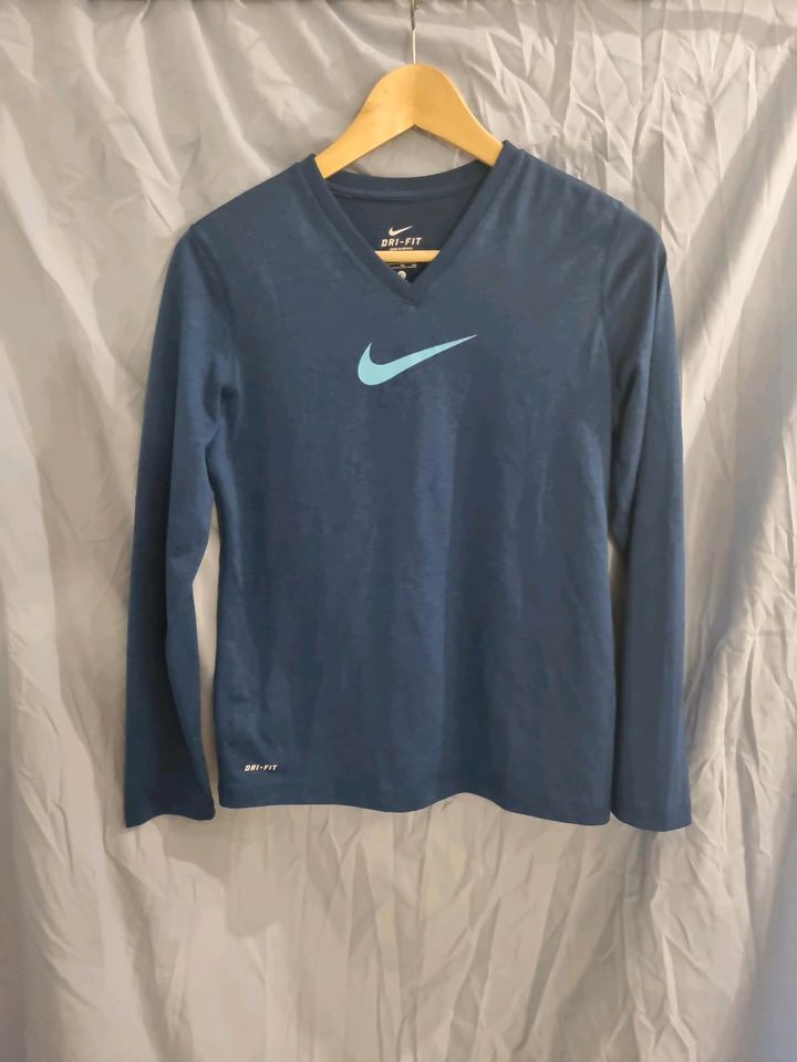 Nike Langarm Shirt in Berlin