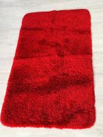 Neu*Roter flauschiger Badezimmerteppich / Teppich, 120cm lang Niedersachsen - Hohenhameln Vorschau