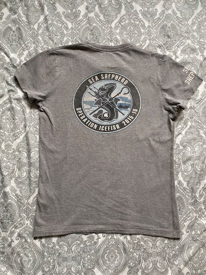Bedrucktes Shirt von Sea Shepherd Gr. S in Straubing