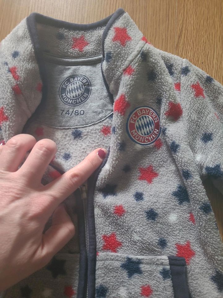 Strickjacke FC Bayern München 74 80 in Eberswalde