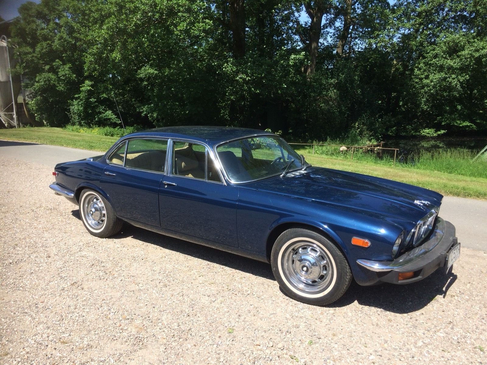 Abbildung des Autos XJ12 Serie 2 in Langvers…