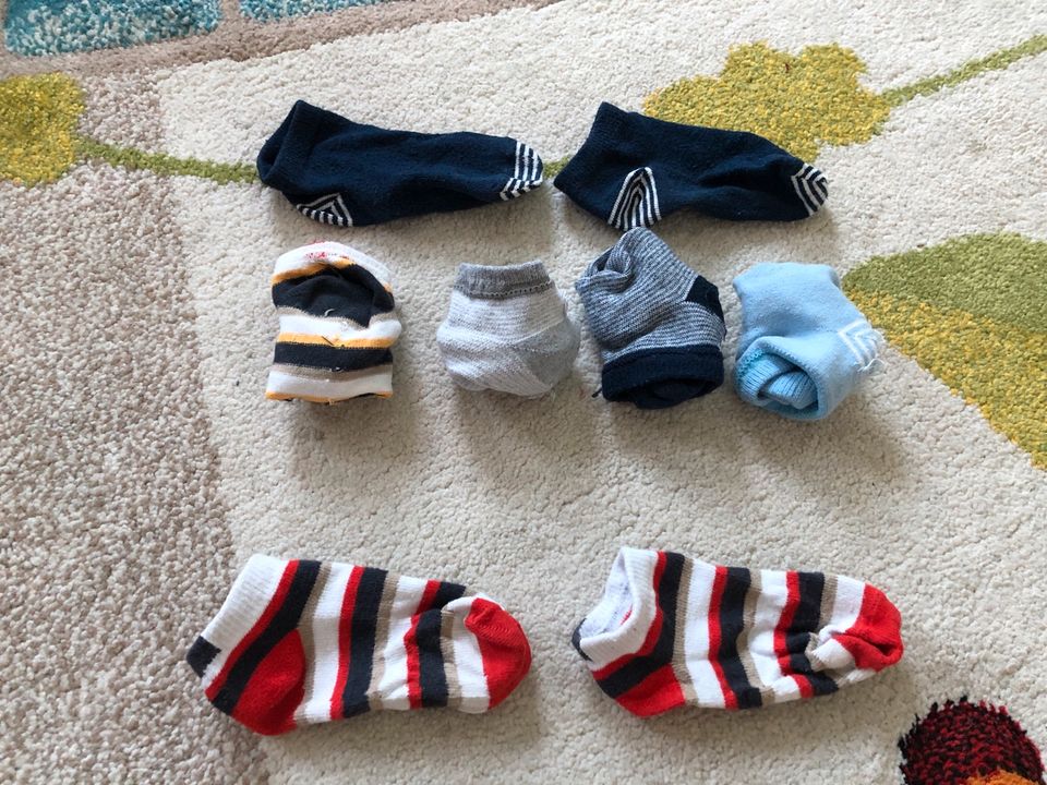 Baby Kinder Socken Sneaker Ernstings Größe 86 92 in Brandenburg an der Havel