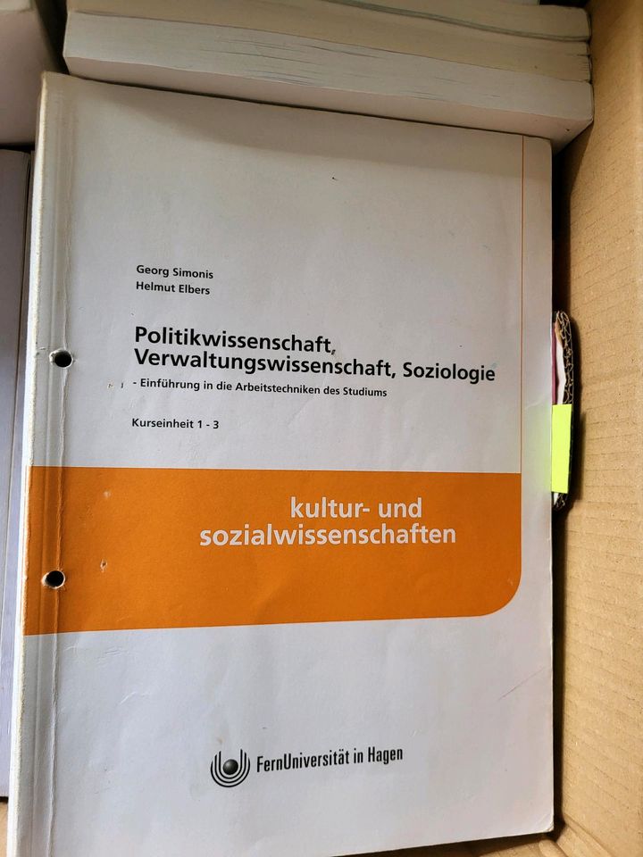 Lehrbücher Studium Politikwissenschaften der FernUni Hagen in Drensteinfurt